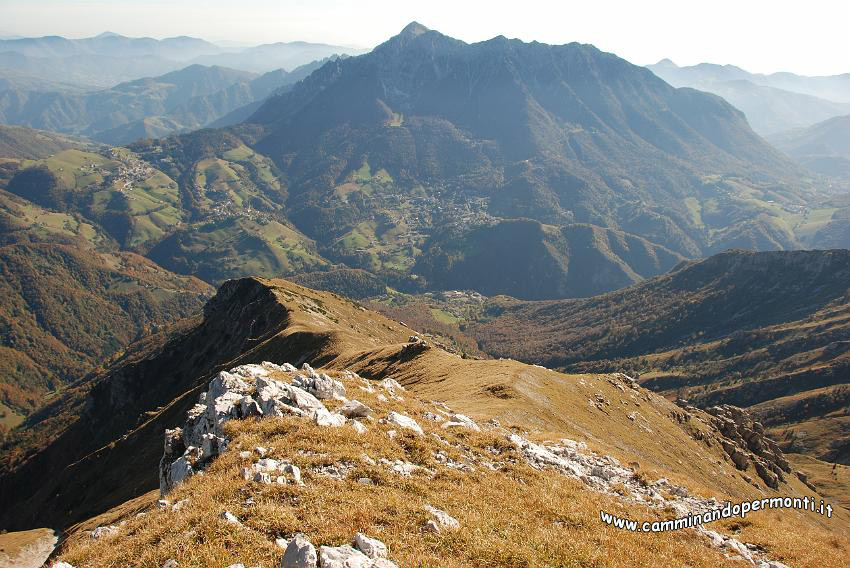 09 12784 Scendiamo dla Monte Arale - Per piedi sicuri.JPG